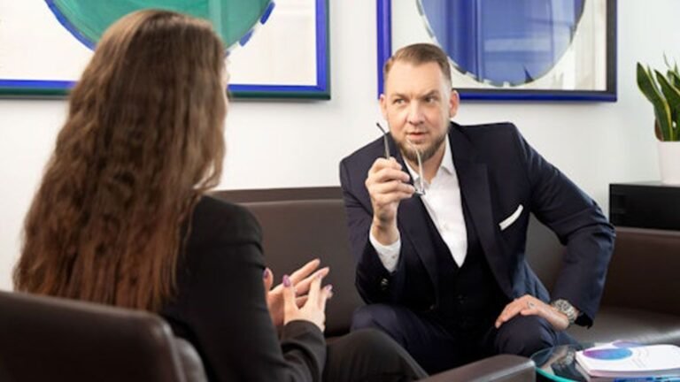Christoph Reinwald, General Manager von Complex Pharmaceuticals, im Gespräch während eines Interviews