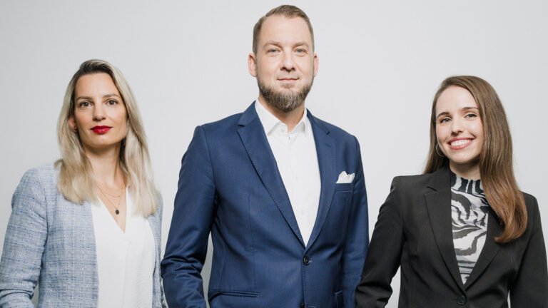 Complex Pharmaceuticals: Management-Team steht.